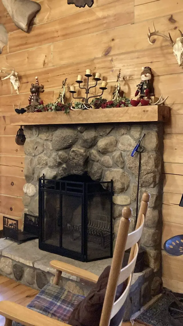 Holiday decorations on the fireplace mantel